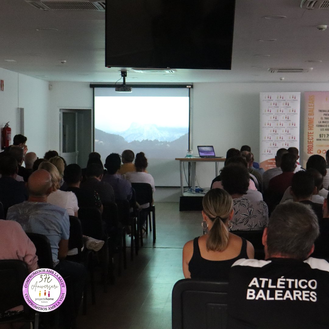 🎉Seguim celebrant el nostre 37è aniversari!
"Compromesos amb la salut, Compromesos amb la vida."
Hem gaudit d'una nova conferència del nostre cicle d'aniversari, aquesta vegada amb el recent campió del Mundial Màster de Curses de Muntanya en categoria M50, <a href="/tofolcastanyer/">tofol castanyer</a> ! 🏆⛰️