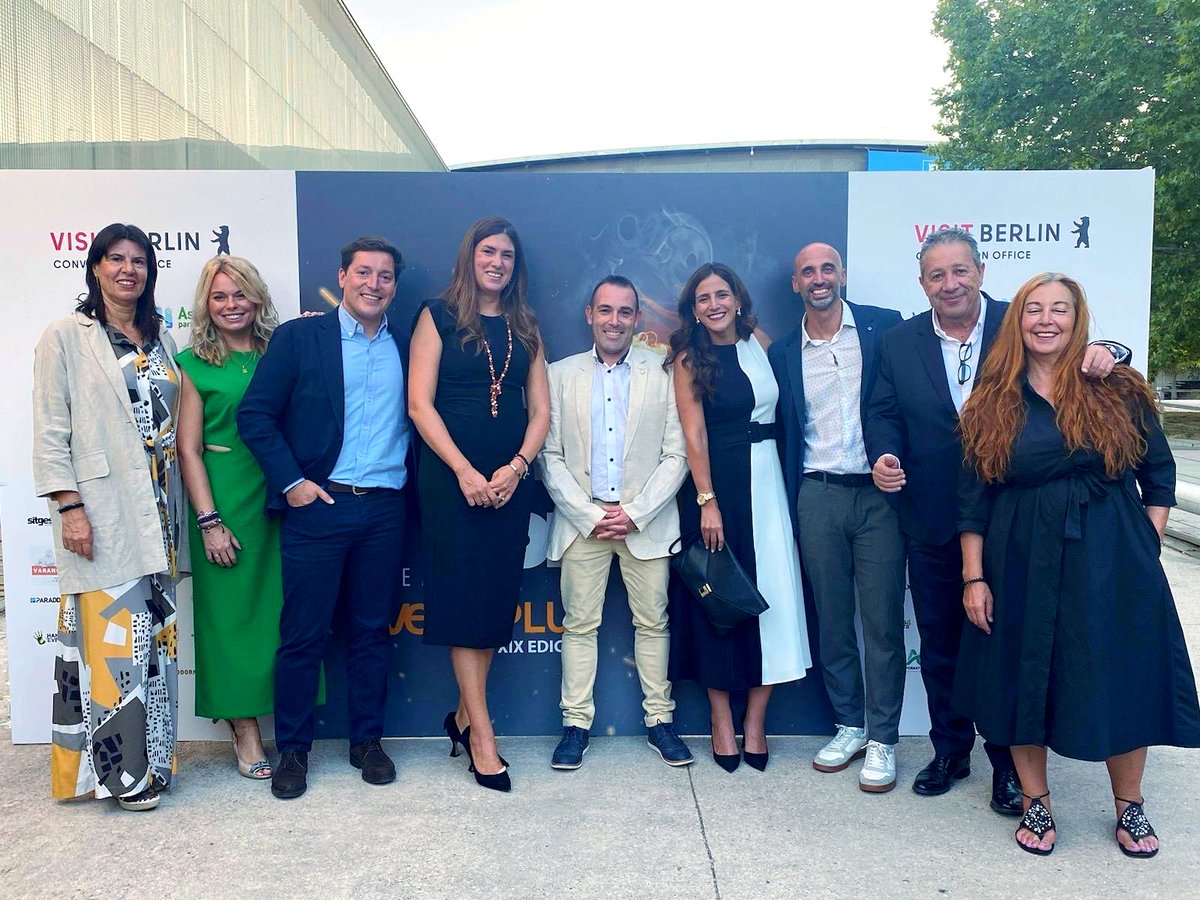 eventmanager_es's tweet photo. Soci@s de la EMA en la gala de los #PremiosEventoplus de ayer. ¡Un sector vibrante, fuerte y unido! 💪🎉
Felicitaciones a @GrupoEventoplus.
Nos acompañaron desde Sitges: Sira Puig, Directora de Turismo; Xavier Ripoll, Concejal; y María Sánchez, Directora del CB 🌟 https://t.co/YUq3OHWDXI