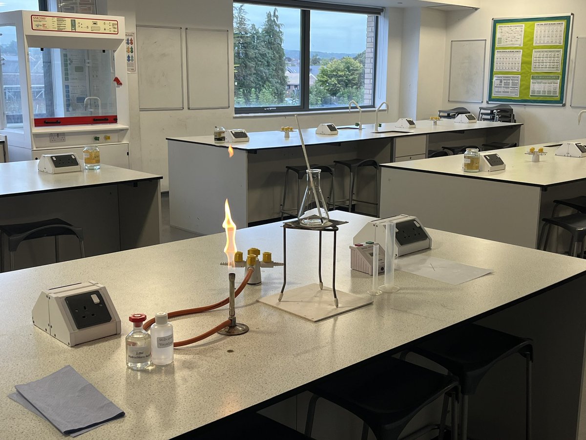 CaldicotScience's tweet photo. All ready for year 10 students, who will be investigating the effect of temperature on rate of reaction this morning #GCSEChemistry @Caldicot_Sch https://t.co/a1C6vyJdqP