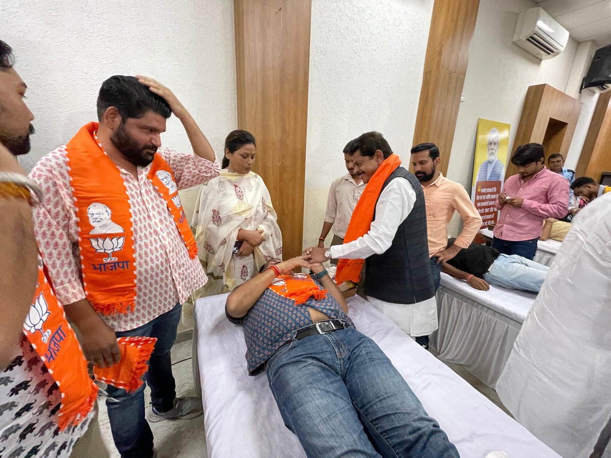 Dr. Gopal Sharma (@drgopal_sharma) on Twitter photo यशस्वी प्रधानमंत्री श्री <a href="/narendramodi/">Narendra Modi</a> जी के जन्मदिवस के अवसर पर चल रहे सेवा पखवाड़े के तहत भारतीय जनता युवा मोर्चा द्वारा प्रदेश कार्यालय में आयोजित किए गए रक्तदान शिविर में माननीय प्रदेश अध्यक्ष श्री <a href="/madanrrathore/">Madan Rathore</a> जी की उपस्थिति में सम्मिलित होकर रक्तदाताओं का उत्साहवर्धन यशस्वी प्रधानमंत्री श्री <a href="/narendramodi/">Narendra Modi</a> जी के जन्मदिवस के अवसर पर चल रहे सेवा पखवाड़े के तहत भारतीय जनता युवा मोर्चा द्वारा प्रदेश कार्यालय में आयोजित किए गए रक्तदान शिविर में माननीय प्रदेश अध्यक्ष श्री <a href="/madanrrathore/">Madan Rathore</a> जी की उपस्थिति में सम्मिलित होकर रक्तदाताओं का उत्साहवर्धन