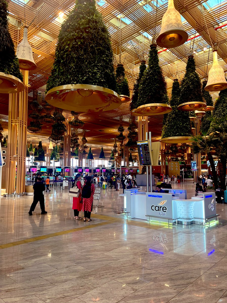 sarthakchd's tweet photo. Okay! Bangalore is the best airport in country for now. https://t.co/dzJfkwpVWu