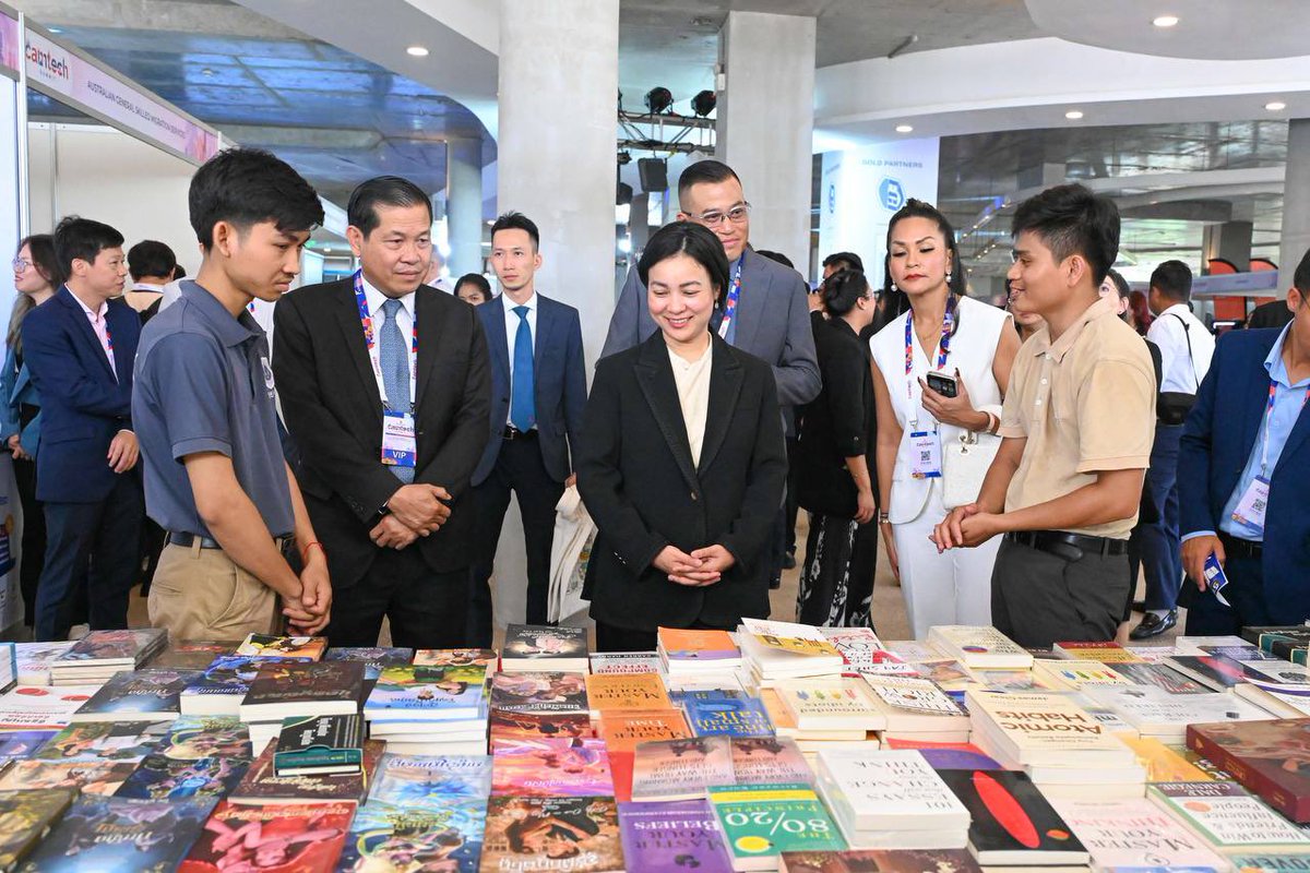 nbccambodia's tweet photo. H.E. Dr. @SereyChea , Governor of the NBC, presided over and delivered an opening speech at the CamTech Summit 2024 under the theme “Fintech for All: Impact and Sustainability” on 18 September 2024 at the Center for Banking Studies (CBS).
#camtech #2024 #fintech #finance https://t.co/nR9E2DTz5E