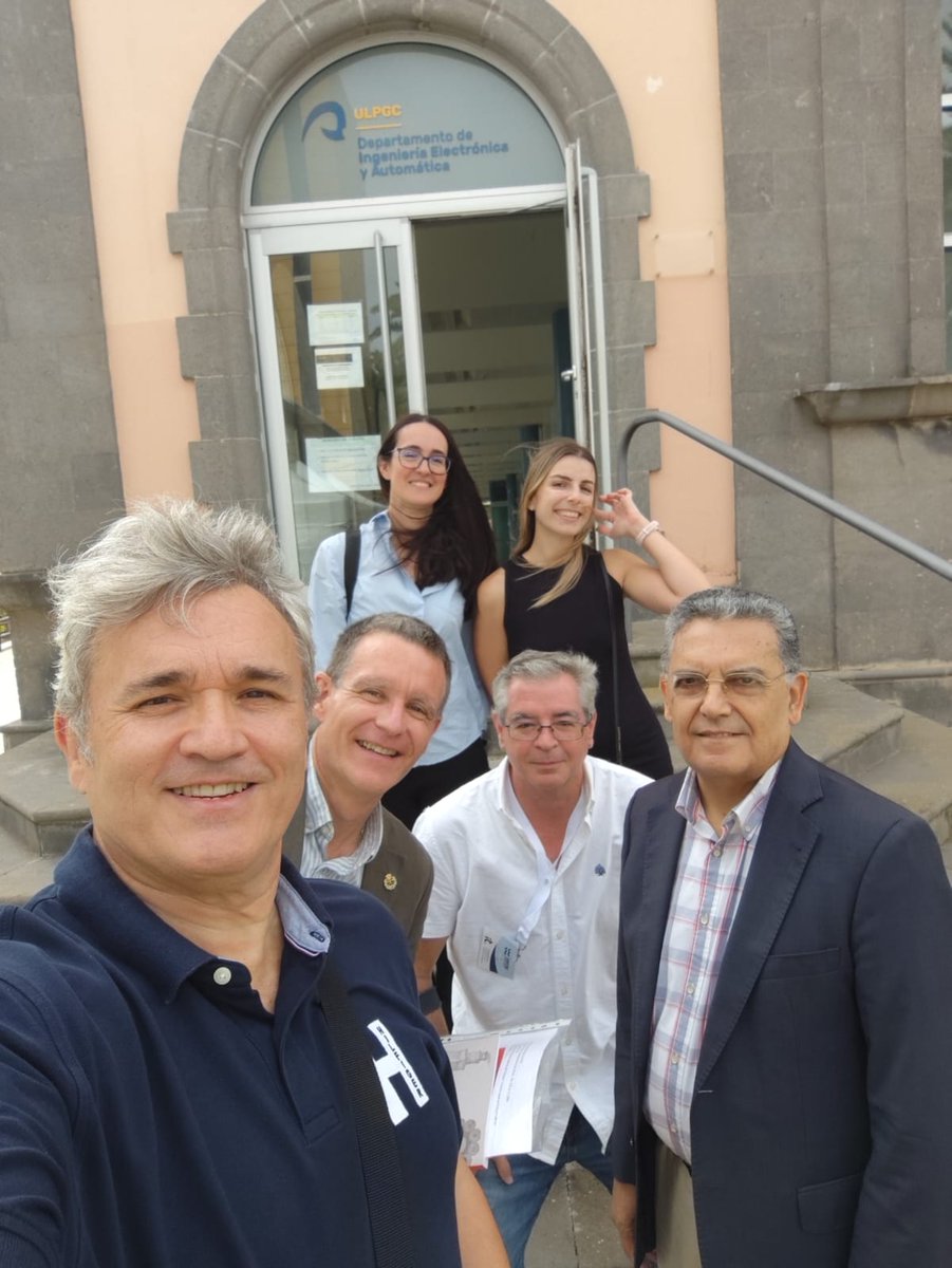 TelecoRenta's tweet photo. ¡Qué bien lo pasamos el pasado viernes en #EXPOTIC!
La Feria organizada por el @CEETsectorial con la finalidad de captar talento juvenil y poner en contacto a empresas tecnológicas con el alumnado🚀
Gracias a todos los participantes por hacerlo posible 😊
#TelecoRenta https://t.co/sNkvqQUE2C