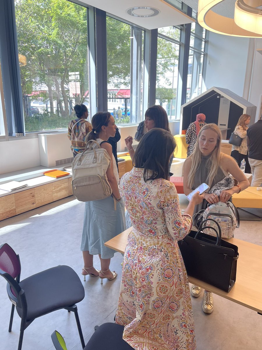 nesrineparis's tweet image. Nous avons été ravis d’organiser un atelier « comment créer son entreprise « au profit des jeunes de Paris 15 et notamment des QPV,nos partenaire @LaBonneEquipeFR et la mission locale.
Merci à nos avocats et notre spe RH,à Farid responsable du tiers lieu pr l’accueil.
#Talents15