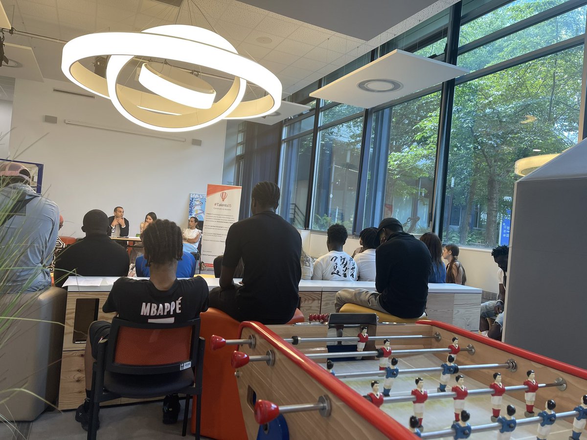 nesrineparis's tweet image. Nous avons été ravis d’organiser un atelier « comment créer son entreprise « au profit des jeunes de Paris 15 et notamment des QPV,nos partenaire @LaBonneEquipeFR et la mission locale.
Merci à nos avocats et notre spe RH,à Farid responsable du tiers lieu pr l’accueil.
#Talents15