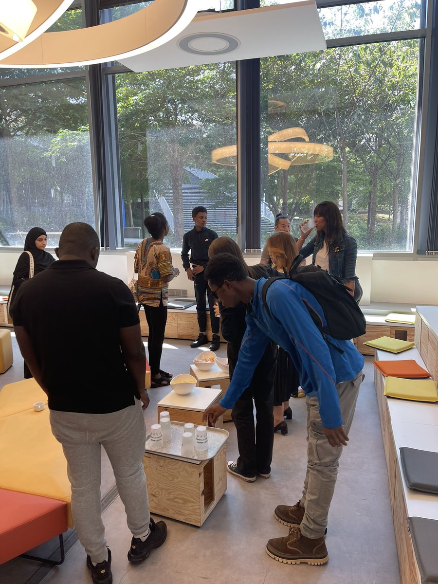 nesrineparis's tweet image. Nous avons été ravis d’organiser un atelier « comment créer son entreprise « au profit des jeunes de Paris 15 et notamment des QPV,nos partenaire @LaBonneEquipeFR et la mission locale.
Merci à nos avocats et notre spe RH,à Farid responsable du tiers lieu pr l’accueil.
#Talents15