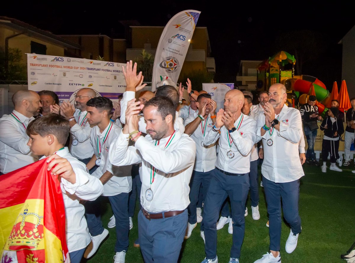 DyTEspana's tweet photo. 1ªCopa Mundial de Trasplantados⚽️que se celebró en Cervia (Italia).🇮🇹
Con la celebración de la Cena de Gala se dió por concluida la participación del Equipo Nacional De Fútbol de DyTE🇪🇸
#transplantfootballworldcup #tfwc2024 #ONT_esp #trasplante #DonaÓrganos @rfef https://t.co/Au8RbUl3hu
