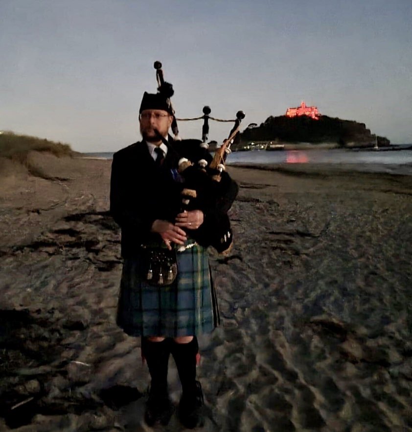 VETERANSCHARITY's tweet photo. Last night, @ntmichaelsmount in Cornwall was #litupred as part of our plans to comment 80th anniversary of Operation Market Garden. A huge number of personnel from @RAFStMawgan and @RNASCuldrose turned out in support along with Veterans and many cadets from @WRFCA
It was a fabulous and poignant spectacle! Our sincere thanks to everyone involved in helping to make it so special! @BBCSpotlight @ForcesNews @ThisIsBFBS @BBCCornwall @VCTrustee