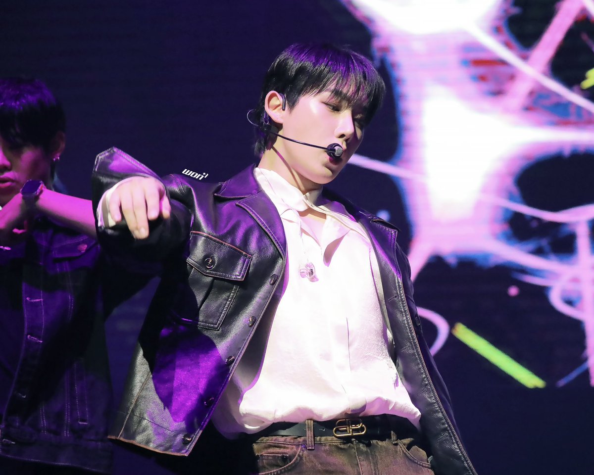 WON_PLUS_1's tweet photo. 240914 𝟮𝟬𝟮𝟰 𝗪𝗢𝗡𝗛𝗢 𝗙𝗔𝗡 𝗣𝗔𝗥𝗧𝗬  1부

🤦🏻‍♀️💙💙💙

 #원호 #WONHO #ウォノ #元虎 https://t.co/ddZhGNbaLw