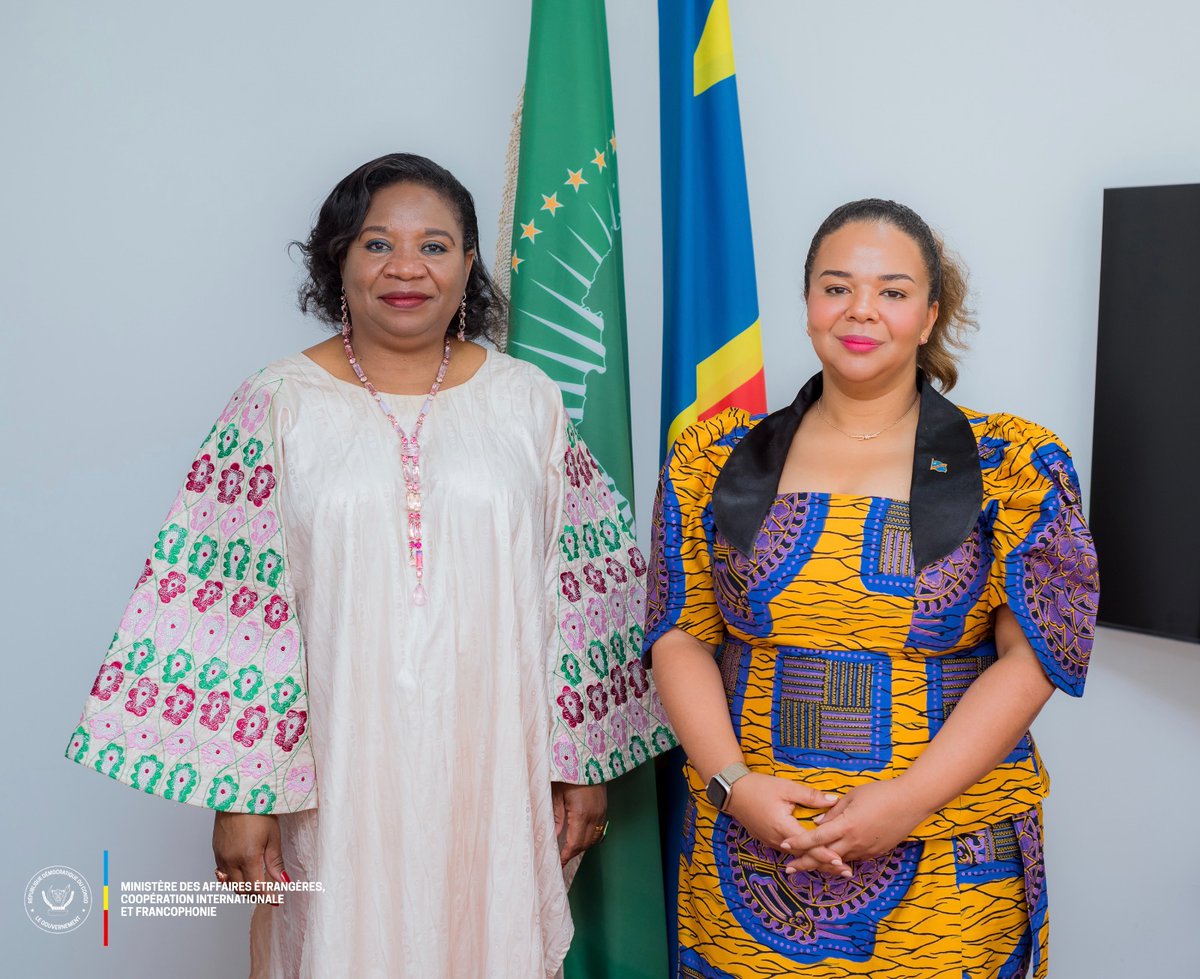 DikongueAngele's tweet image. Honorée d'avoir pu rencontrer @RDCongoMAE et d'avoir pu échanger sur des sujets clés tels que la délivrance des passeports biométriques pour les #réfugiés, la participation de la RDC à l'#ExCom et le processus tripartite pour le rapatriement des réfugiés congolais 🇨🇩 au Rwanda🇷🇼