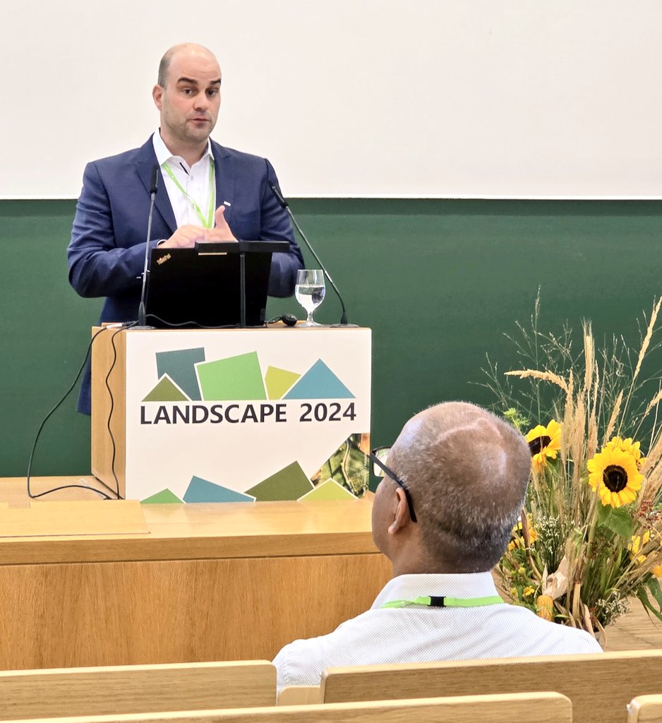 dav_rizzo's tweet image. #CropProtection is critical to ensure food security and safety

However, agriculture still depends on #pesticides that have negative effects

How #digitAg can contribute to going for less or pesticide-free farming?

This is @RobertFinger1 plenary keynote topic
#Landscape2024 🧵/7