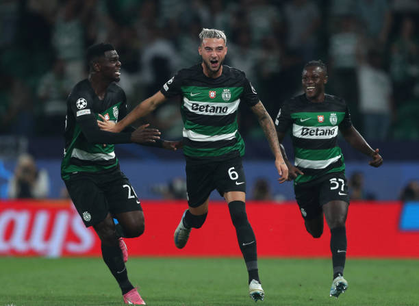 FogodeLeao's tweet photo. 20 anos de idade. 🇨🇮 
20 anos de idade. 🇧🇪
17 anos de idade. 🇵🇹

Este é o caminho 💪🏻💚

#SportingCP #UCL https://t.co/R0Hw9FMI0N