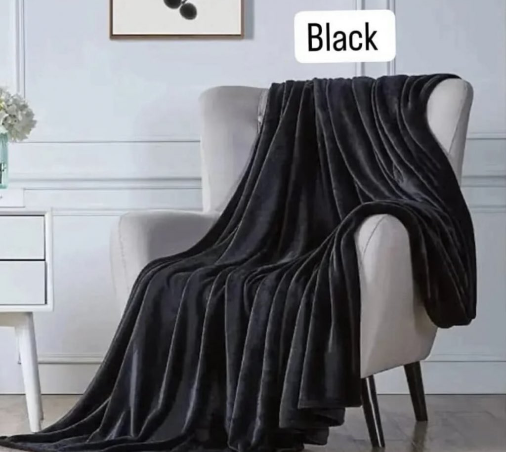 Cici_akanke's tweet photo. @VendorsSpot Find solace in the warmth of our plush blanket.
Perfect for bringing to the cinema, snuggling with a partner, decorating a chair, or even using as a duvet replacement.
Fits up to a 7/7 bed sizes.
28,000
Available in different colors. https://t.co/RvuLYXV4Lx