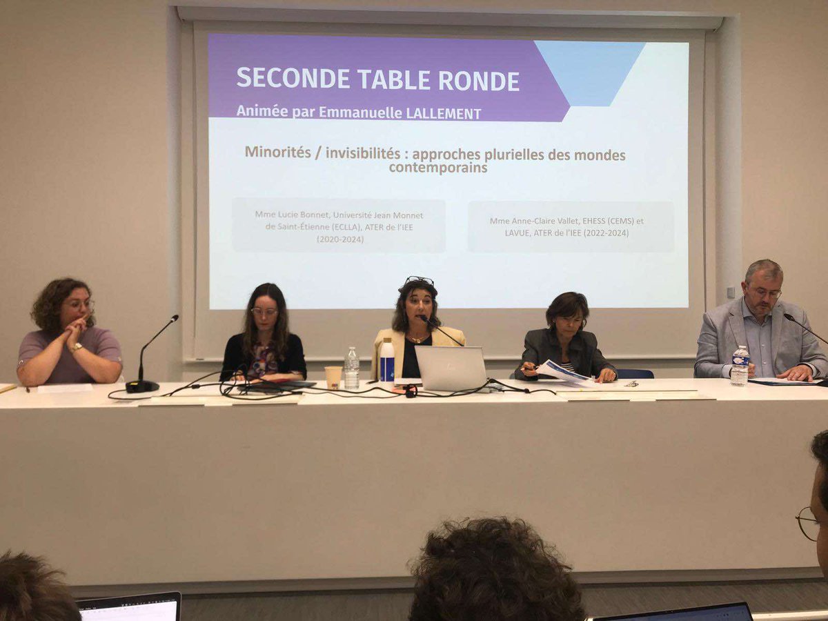 Heureuse d'avoir pu présenter hier mes recherches aux nouveaux étudiants de l'Institut d'Études Européennes (<a href="/UnivParis8/">Université Paris 8</a>). Avec ma collègue A.-C. Vallet nous avons parlé des minorités et invisibilités dans les mondes contemporains lors d'une table ronde animée par E. Lallement.