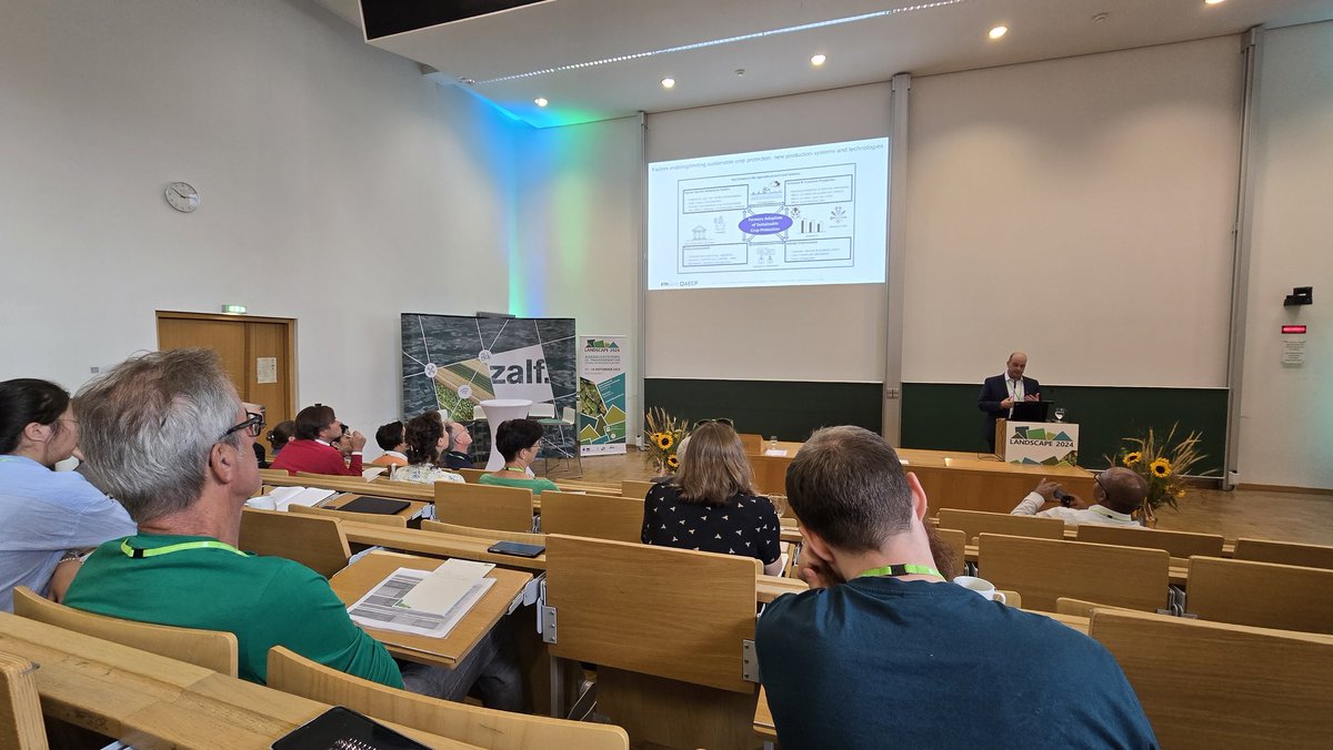 dav_rizzo's tweet image. #DigitAg can also contribute by strenghening extension services, up to the decision-making based on digital twins

Nonetheless, farming systems, governance, &amp;amp; cost structure should be redesigned to allow for such potential uses

Dr. Robert Finger highlighted 

#Landscape2024 🧵/9