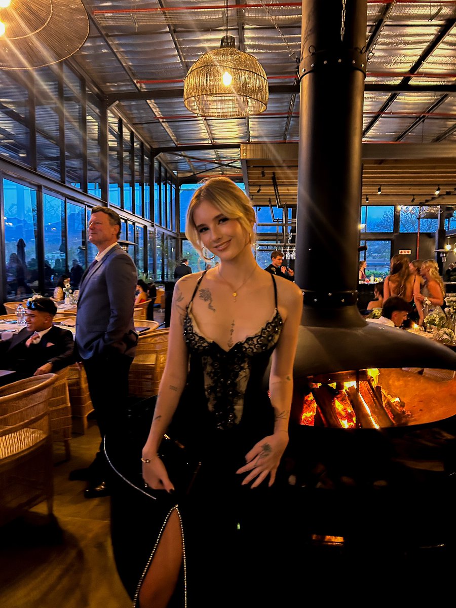 KayLay tweet media