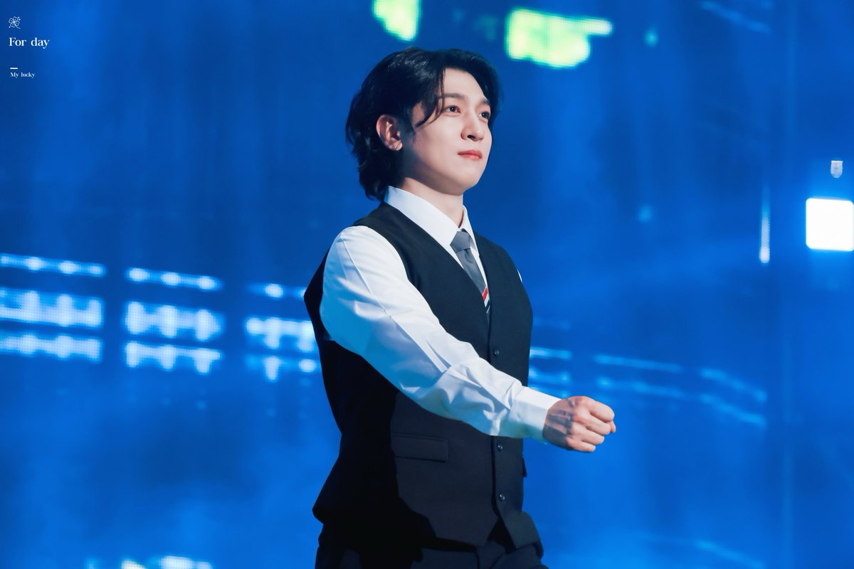 루브르에서 애타게 찾는
조각상이 이 조각상 맞죠?

#데이식스 #DAY6 #성진 #박성진 #SUNGJIN <a href="/day6official/">DAY6</a>