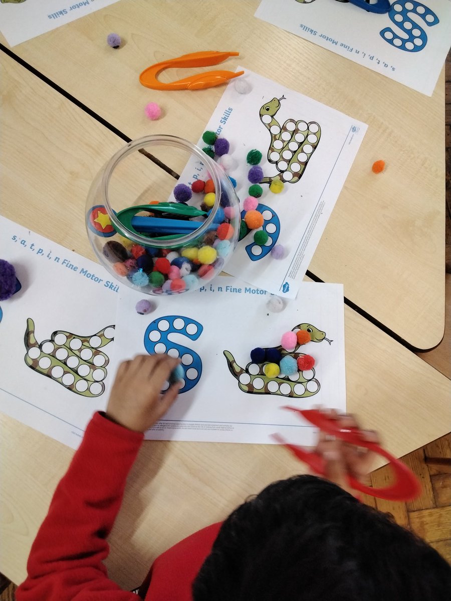 MarlboroughPrim's tweet image. #EYFS We are learning the S sound in Phonics today. #EYFSPhonics #RWIReception