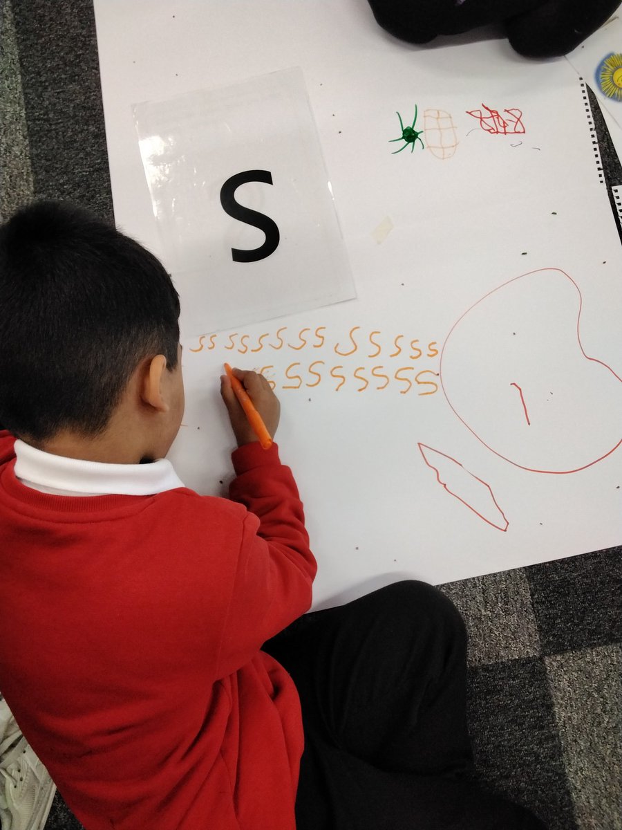 MarlboroughPrim's tweet image. #EYFS We are learning the S sound in Phonics today. #EYFSPhonics #RWIReception