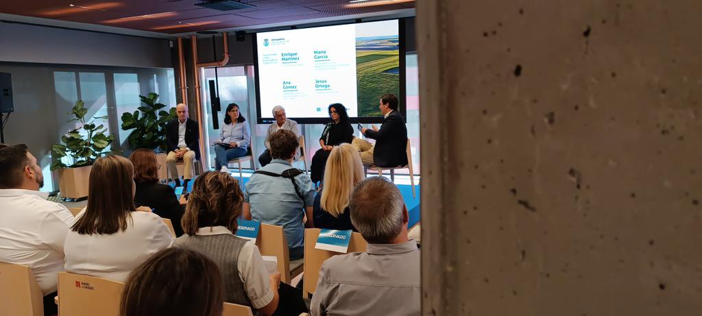 🗣️ «En España se cierran decenas de pequeñas empresas en el mundo rural debido a la falta de relevo generacional», explica Enrique Martínez, CEO de Arraigo.