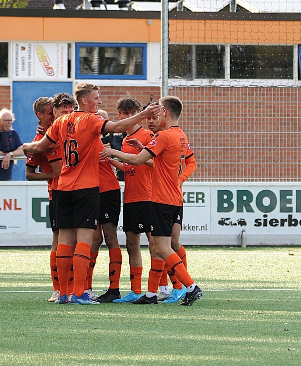 oranjenassau's tweet photo. Zaterdag de eerste competitiewedstrijd van de eerste selectie mannen. In Rolde spelen ze tegen @rolderboys. Vandaag weer een voorbeschouwing op de site. https://t.co/GOnhcgjMs4 https://t.co/mcvavx35ga
