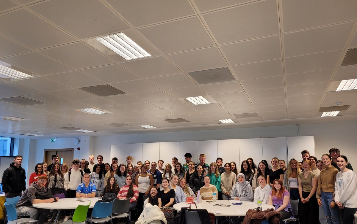 Dr_EBowman's tweet photo. We organised a little get together for our two cohorts of BEd students & some of our wonderful PME MFL students, who could attend. A great opportunity for networking & celebrating languages #Languages #DN760 #Gaeilge #ucd @SchoolofEdUCD @ucddublin https://t.co/Ao1QNOwHHE