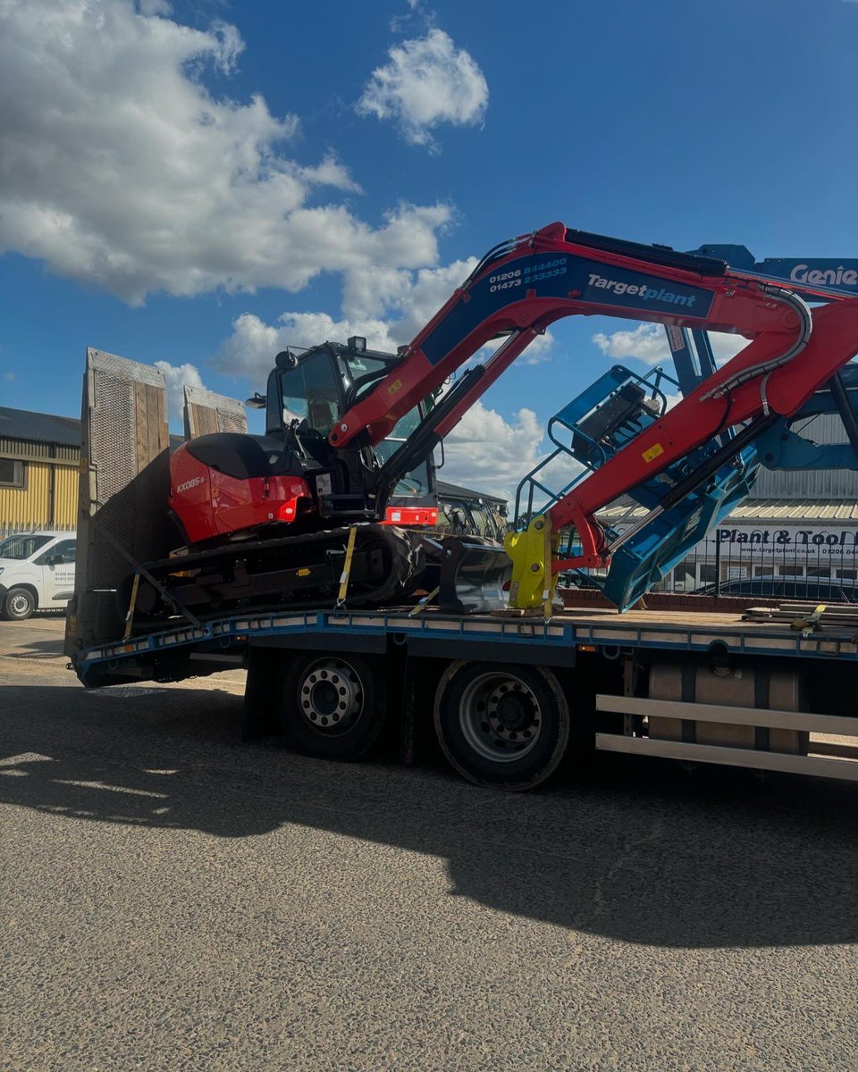 targetplant's tweet photo. BRAND NEW MACHINE🚨🚨

Target plant are pleased to welcome another brand new KX085-5 8 tonne excavator to the hire fleet. 

This machine is now on its way to site for a very lucky customer! 

Wish to book your plant and tool hire? Please call 01206 844400 or 01473 233333. https://t.co/OmNDd13eVP