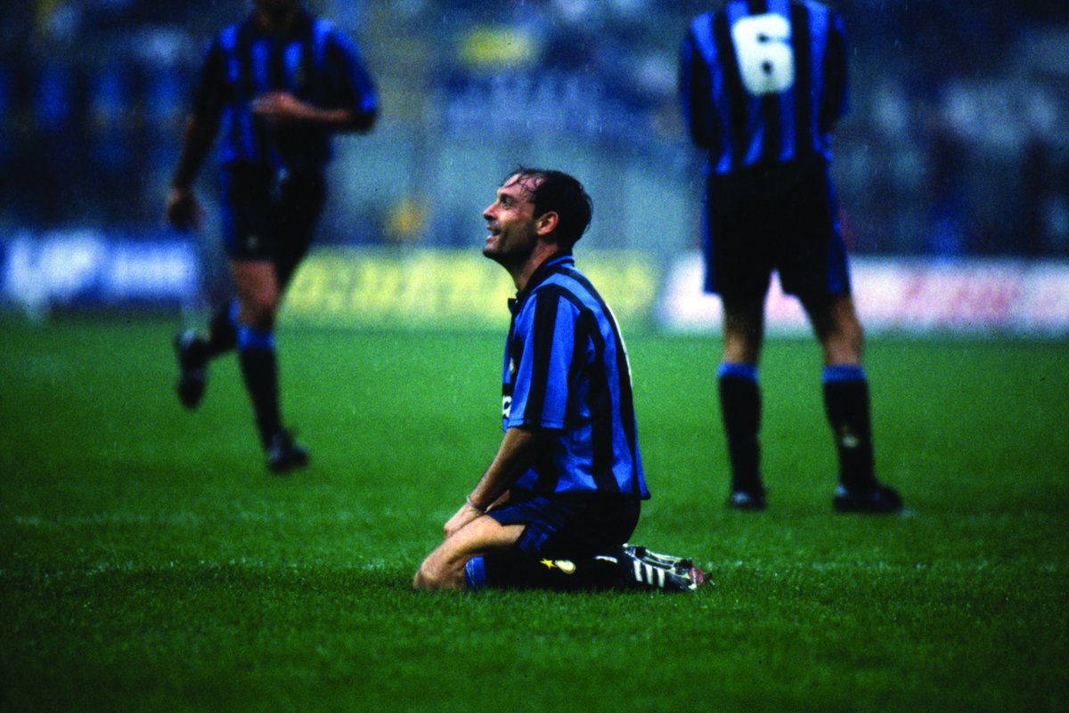 Ha fatto sognare una nazione intera durante le Notti Magiche di Italia ‘90 🇮🇹💙

FC Internazionale Milano si stringe intorno alla famiglia Schillaci per la scomparsa di Totò.

#FCIM