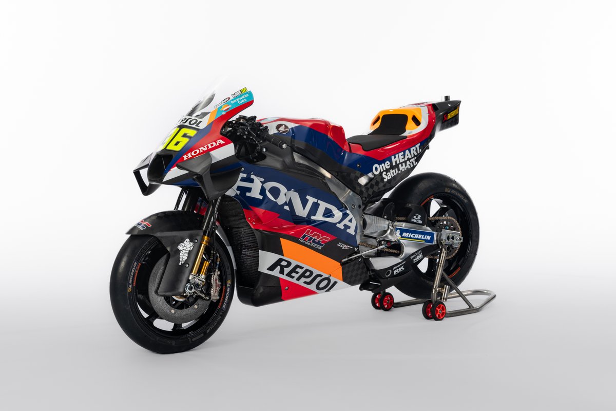 HondaJP_Live's tweet photo. ✈ シルバーウィーク特別イベントのお知らせ！ ✈
📅 : 2024年9月21日(土)～23日(月)
📍 : 羽田空港 第2ターミナル 2階 中央展示スペース

バイク好き集まれ！
MotoGP™マシンのRC213Vを羽田空港にて特別展示いたします！

さらに、プレゼント企画も同時開催！
写真をシェアして、豪華賞品をゲットしよう！

🎁 プレゼント企画詳細 🎁(締め切り：10/2 23:59まで！)
1. @HondaJP_Liveをフォロー
2.この投稿をリポスト
3.羽田空港で展示されているRC213Vの写真を撮影し、
　写真と指定ハッシュタグ #HRC_プレゼント企画 をつけてXに投稿。

投稿してくれた方の中から抽選で、
「HRC MotoGPライダーサイン入りグッズ」をプレゼント！

皆さんの素敵な写真をお待ちしています📷

＃羽田空港 #Honda #HRC #MotoGP