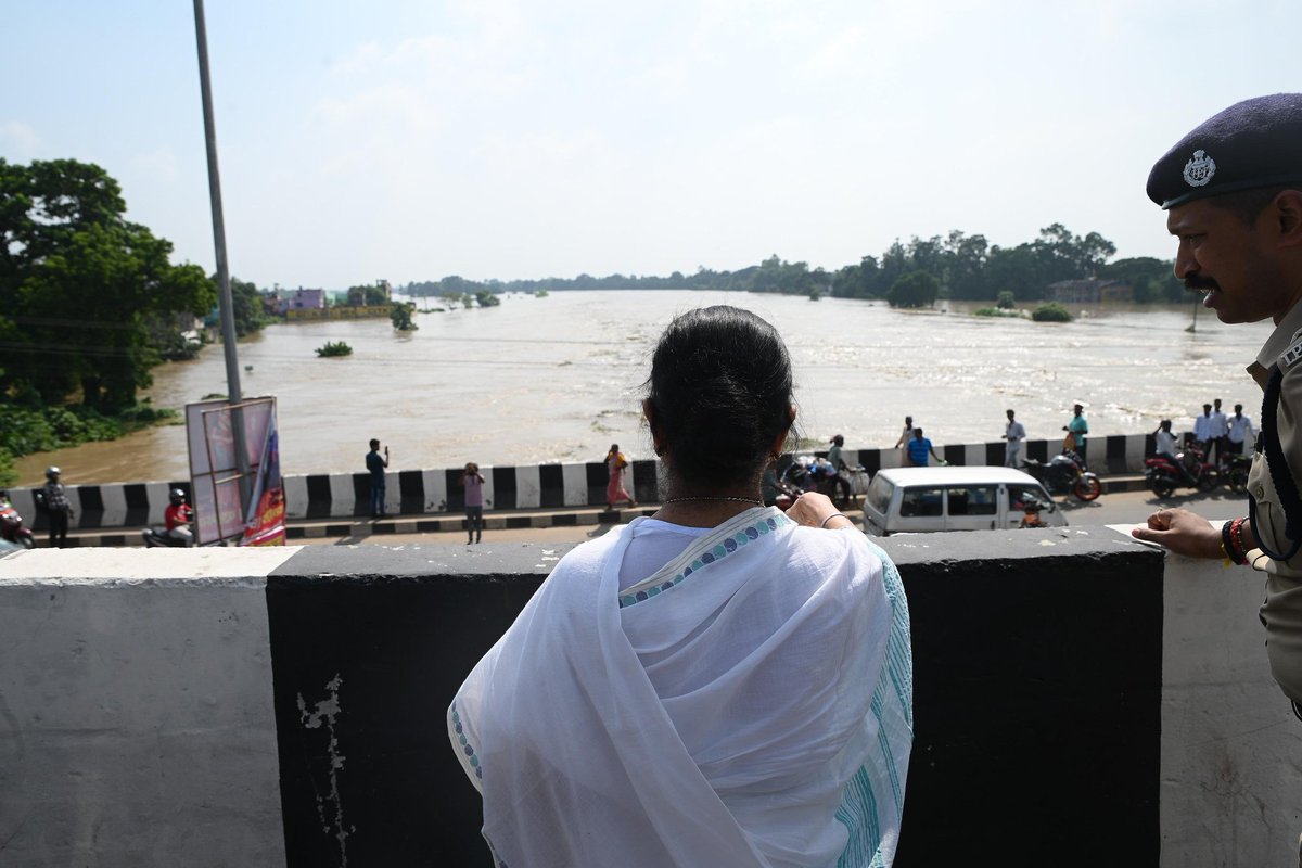 Muhammed Zeeshan (@zeeshanaitc) on Twitter photo She is always with the grassroot masses!
জয়তু নেত্রী
❤️🙏🏻
Long Live <a href="/MamataOfficial/">Mamata Banerjee</a>!
<a href="/AITCofficial/">All India Trinamool Congress</a> She is always with the grassroot masses!
জয়তু নেত্রী
❤️🙏🏻
Long Live <a href="/MamataOfficial/">Mamata Banerjee</a>!
<a href="/AITCofficial/">All India Trinamool Congress</a>