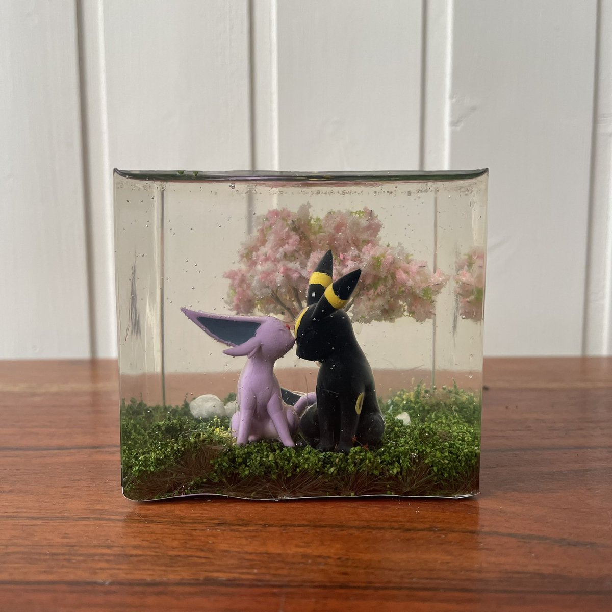 The88Studios's tweet image. What’s your favourite eeveelution?

#pokemon #art #umbreon #espion #eevie #diorama