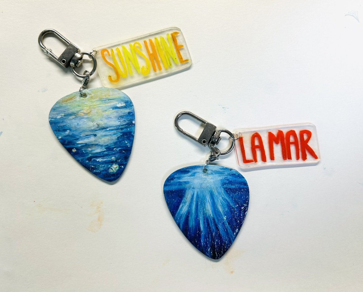 #rt 

굿즈가 너무 많아져서 추석 선물 겸 이벤트 올려봅니다!

멘션 남겨주신 트친 2분께 각각 경단인형과 자수팔찌, 수제 기타피크 키링을 하나씩 드려요!

경단과 키링 종류는 랜덤입니다☺️

배송비 필요X 이쁘게 사진 찍어서 후기O