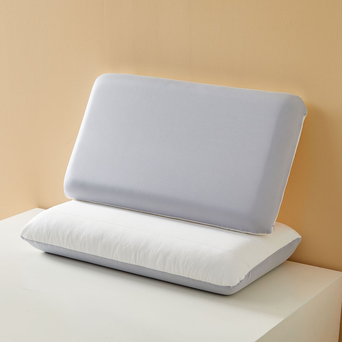 wydenhome's tweet photo. A special customization for a renowned hotel brand, featuring a unique pillowcase with a choice of high-quality cotton on one side and milk silk on the other. The inner cloth is made from super comfy ice silk.  
#wydenhome #wydenpillow #MemoryFoamPillow #HotelQuality #LuxurySleep https://t.co/97REk7BetB