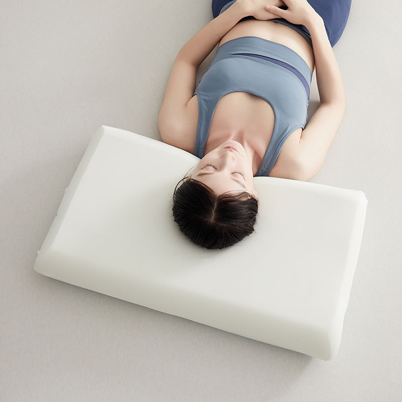 wydenhome's tweet photo. A special customization for a renowned hotel brand, featuring a unique pillowcase with a choice of high-quality cotton on one side and milk silk on the other. The inner cloth is made from super comfy ice silk.  
#wydenhome #wydenpillow #MemoryFoamPillow #HotelQuality #LuxurySleep https://t.co/97REk7BetB