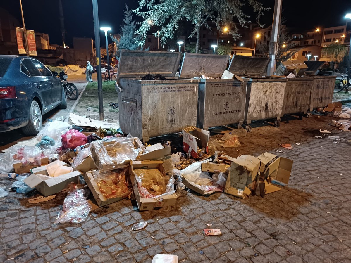 Beyzz_2's tweet photo. Dem demlendi ığdır çöp şehir oldu...
#demketılda204işçi73gündürçadırda
#demgeldiığdırbitti
@tcbestepe 
@dbdevletbahceli 
@cemkucuk55 
@igdirvaliligi 
@valiercanturan 
@TC_icisleri 
@akemalayaz 
@canturkalagoz 
@FerhatEncu 
@DEMGenelMerkezi https://t.co/HLvn1DIxUp