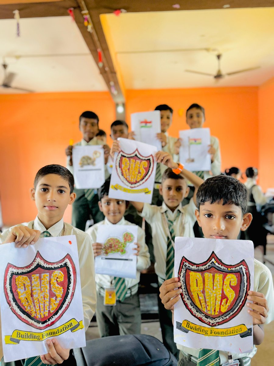 RafiMGOS's tweet photo. Students doing craft by grains and pulses https://t.co/asQzZUPuNh
