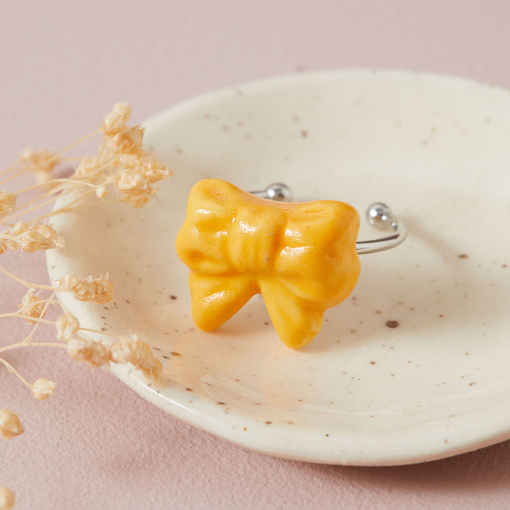 🎀If you're looking for that final accessory to add to your outfit, this delicately crafted bow tie ring by H2 studios is guaranteed to add a charming touch. This versatile piece effortlessly fits every style, and finger with its adjustable ring band.

notjustashop.arts.ac.uk/product/bowtie…