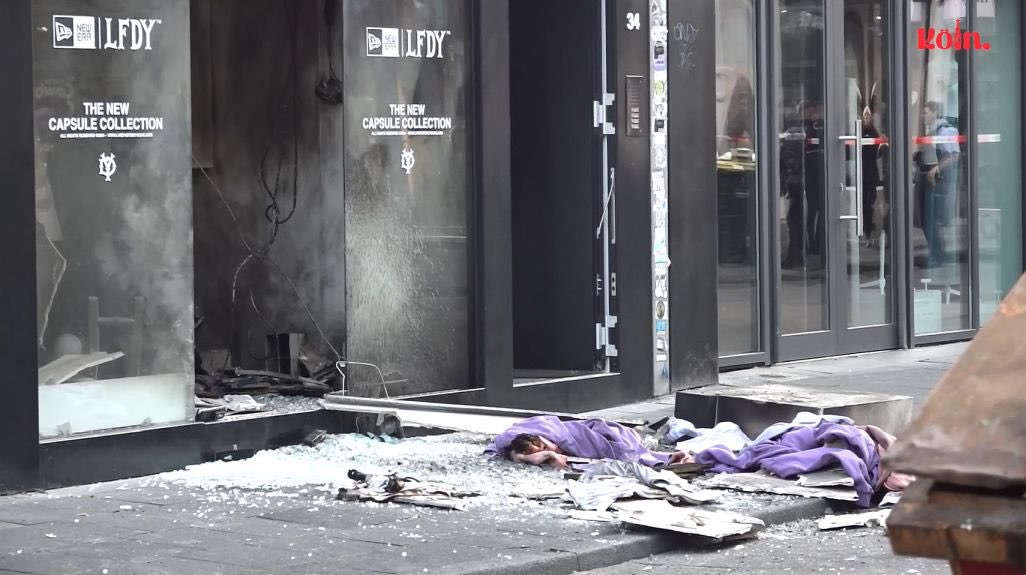 Explosion in Kölns City: Wahrscheinlich erneut eine Tat der „Mocro-Mafia“. Im Interview mit KiVVON berichtet Oliver Huth, Chef Bund Deutscher Kriminalbeamter (BDK) NRW, über die Herausforderungen durch Organisierte Kriminalität.
 
youtu.be/6Hj3vZZQG-I?si…

<a href="/BDK_NRW/">BDK NRW</a> <a href="/BDK_Bund/">BDK</a>