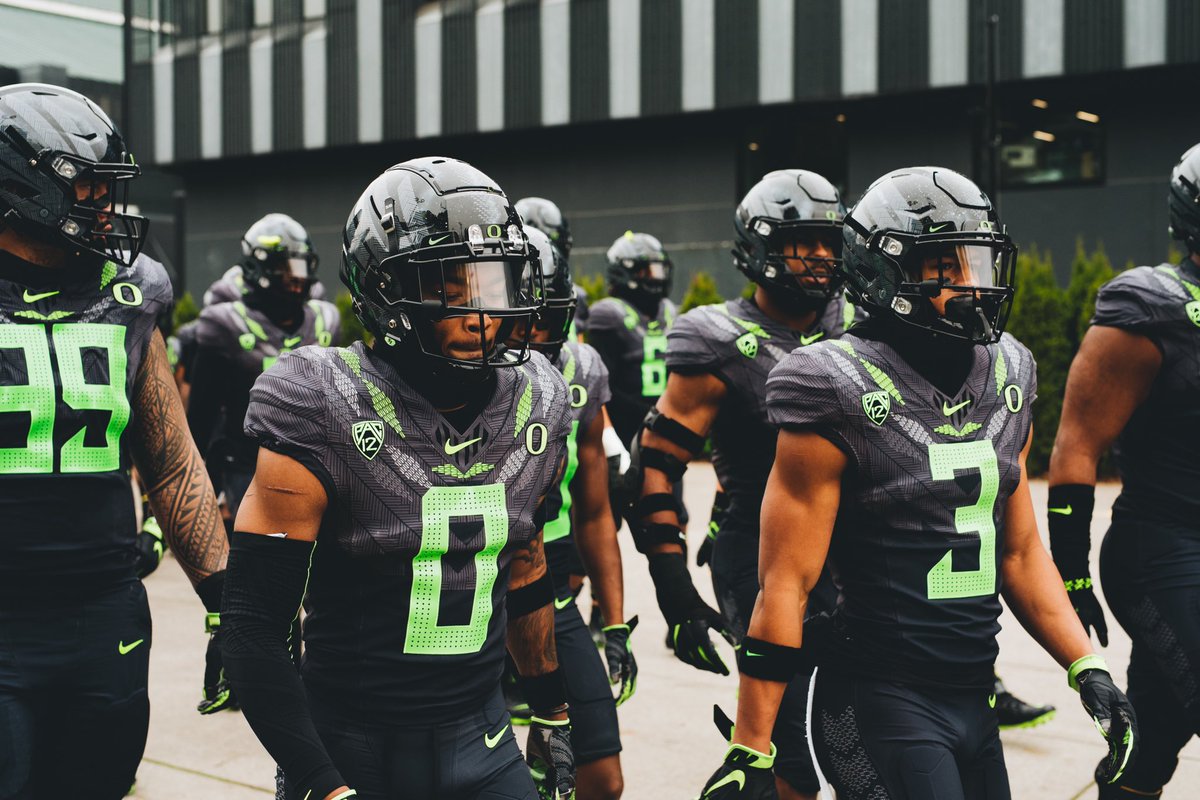 cookinquack's tweet image. I will never forgive Oregon creating some of the best uniforms college football has ever seen just to only wear them once…