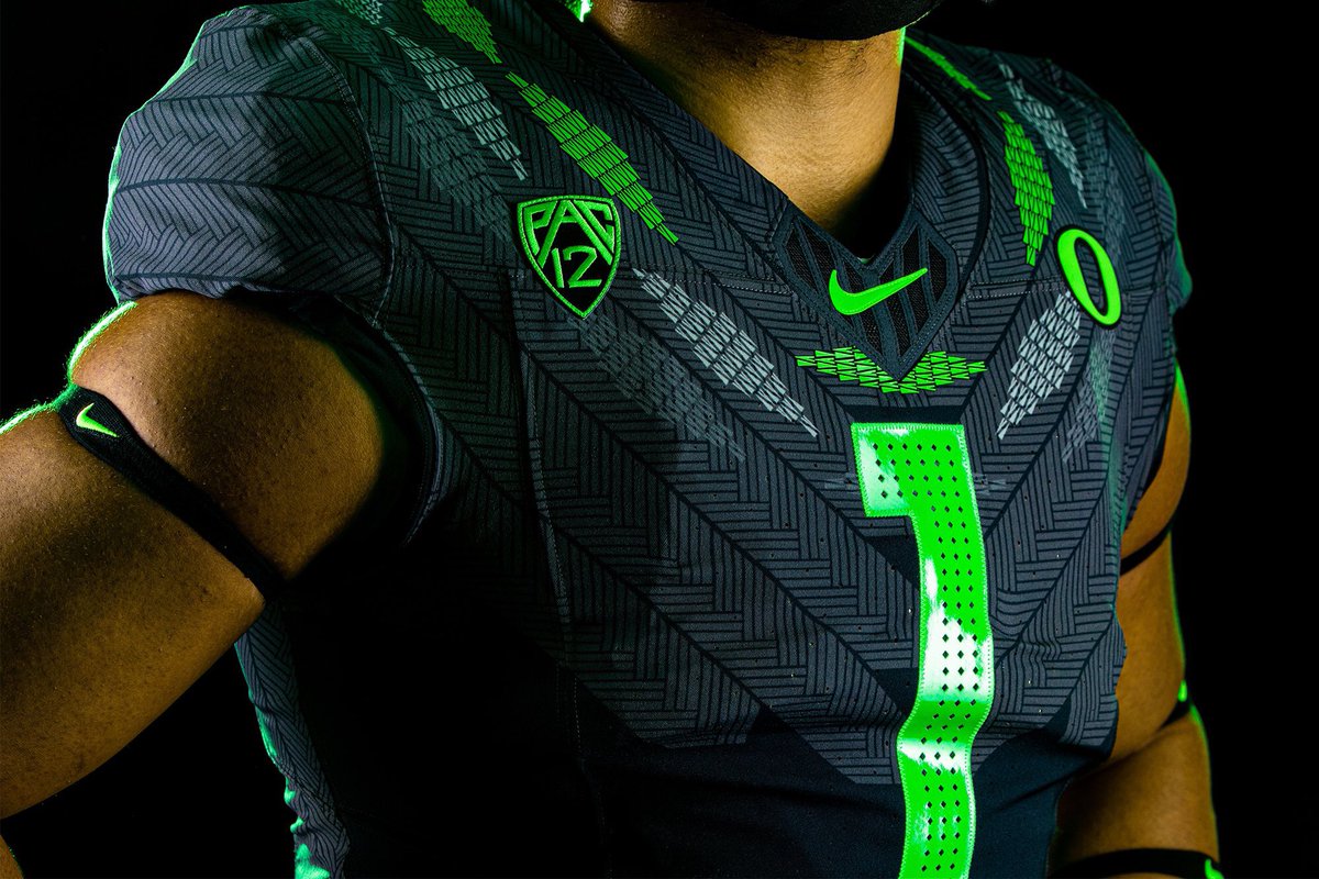 cookinquack's tweet image. I will never forgive Oregon creating some of the best uniforms college football has ever seen just to only wear them once…