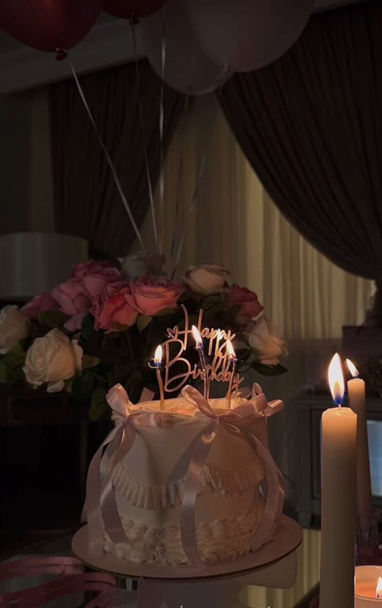 _Nwaryy_'s tweet photo. يُزهر عامٍ جديد من أعوام عمري 
اللهم أجعلهُ عامًا كما أحب🎈🕯️... https://t.co/B92xIVnwes