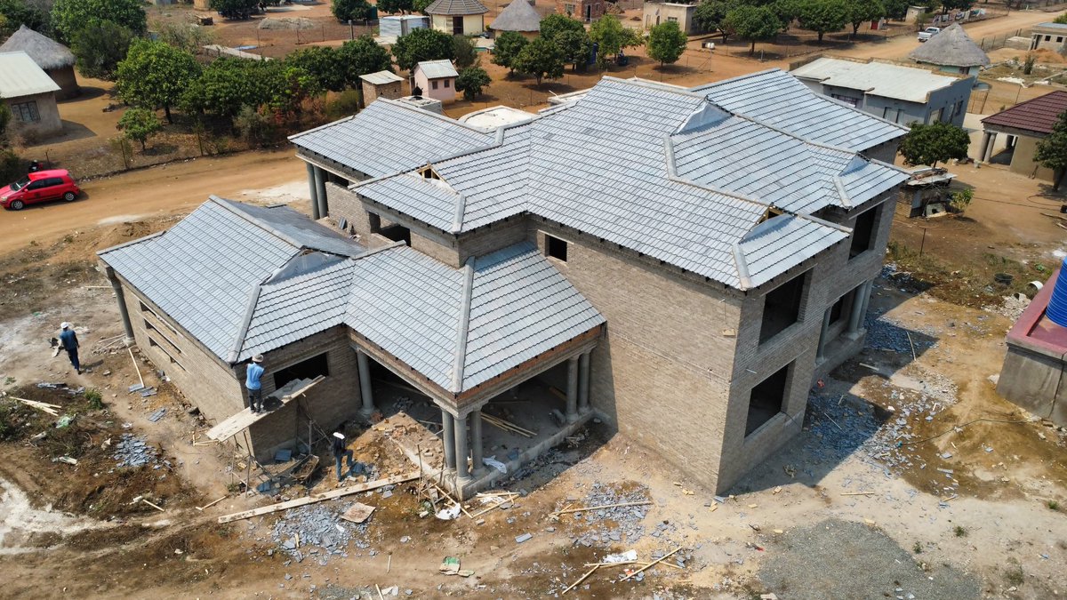 Charlyroofing4's tweet photo. Dutch Gable 😍😍😍😍
Charly roofing 👊👊👊👊 https://t.co/IlUc0sdaQm