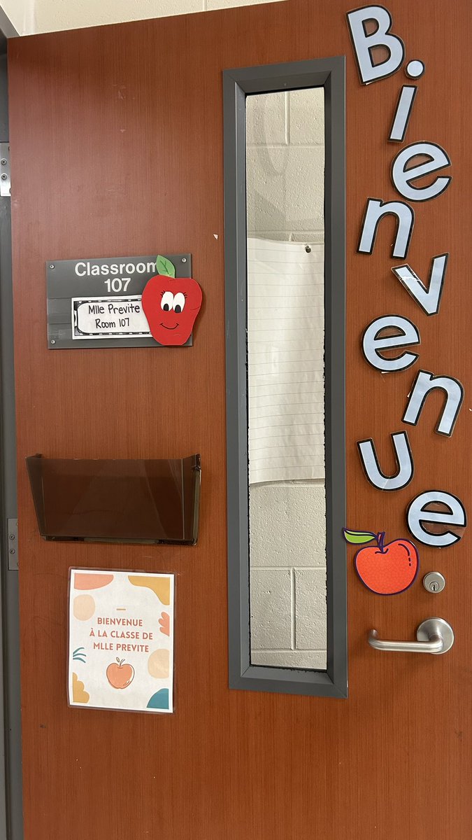 Un peu en retard, mais c’était une bonne rentrée scolaire avec mes amis en 1ère année!👩🏼‍🏫🍎📚