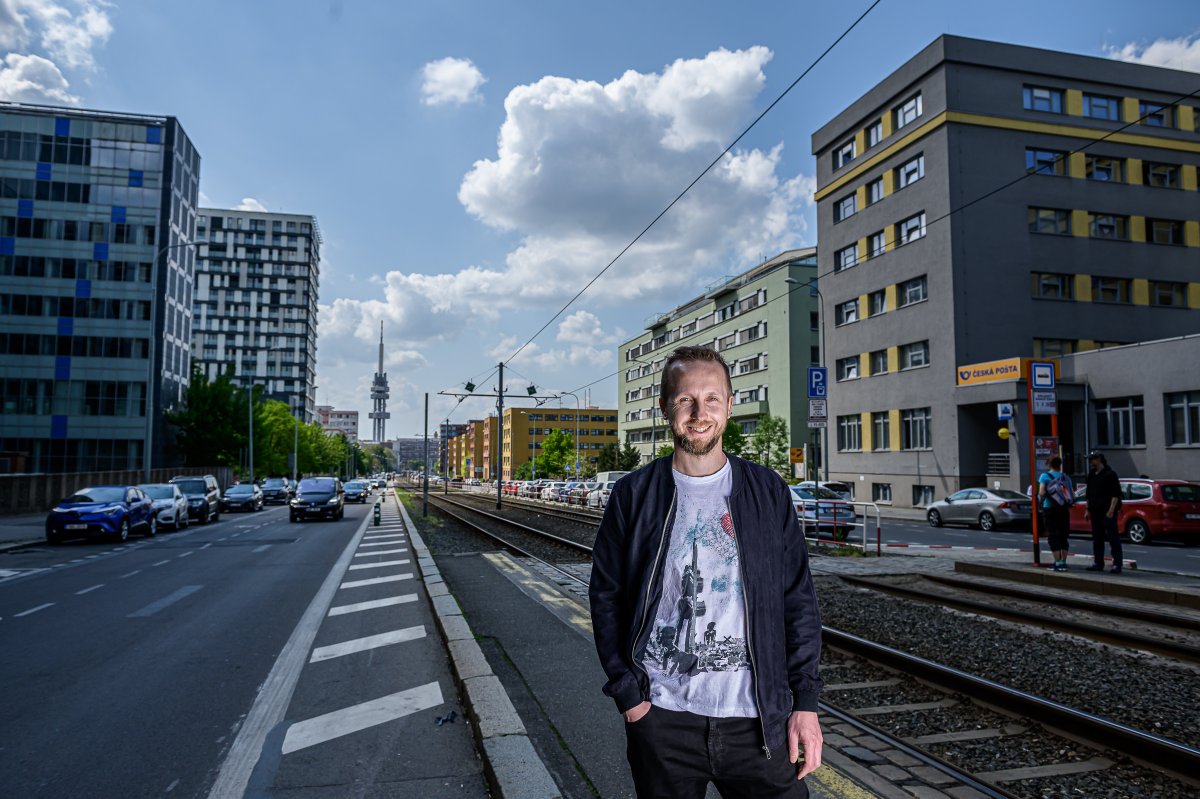 Zítra začíná rekonstrukce těchto zastávek TRAM u pošty na Olšanské. Budou nově delší, širší, bezbariérové a s přístřešky. Stavba potrvá do 13. 11. Zastávky budou po dobu stavby v provozu, jen zkrácené na jednu tram soupravu.