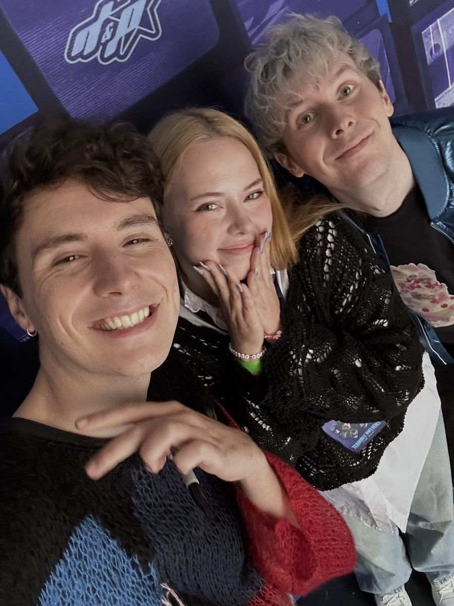 phantinyy's tweet photo. I MET DIP AND PIP 💙 BEST DAY OF MY LIFE #tithelsinki https://t.co/ToaOHGyHZR