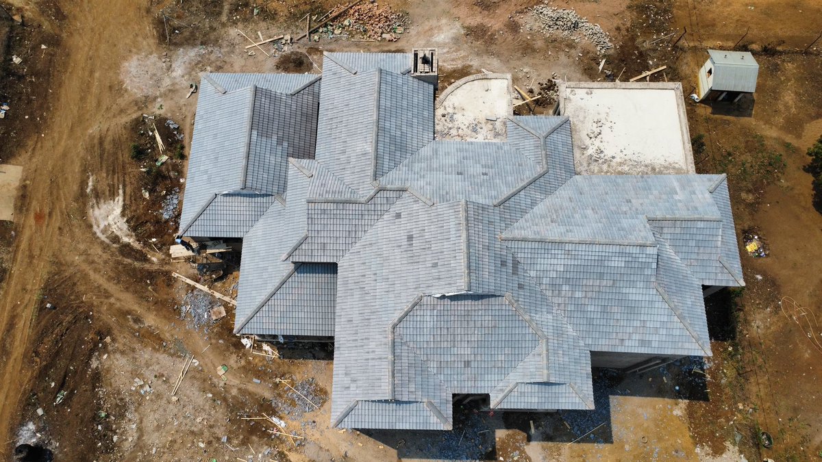 Charlyroofing4's tweet photo. Dutch Gable 😍😍😍😍
Charly roofing 👊👊👊👊 https://t.co/IlUc0sdaQm