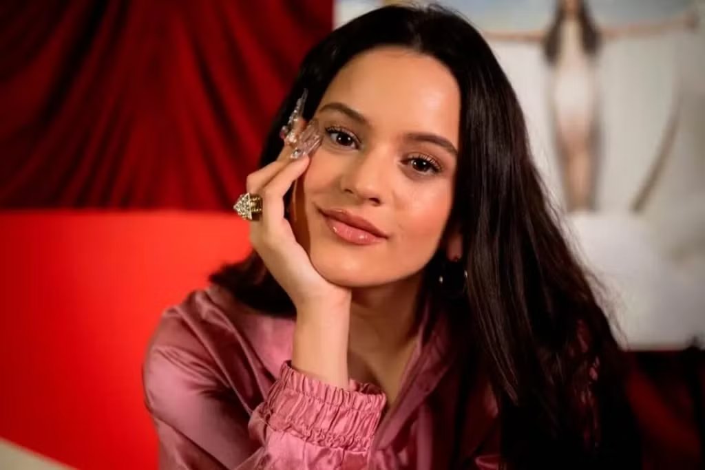 Brokenheartss8's tweet photo. Primer entrevista de Rosalia en el año 2015, aun estando en la Universidad.  ABRO HILO.

"No quiero pegar ningun bombazo, si mi musica se queda aqui, en esta esquina, si ese es su lugar, que se quede donde se tenga que quedar...yo quiero una carrera a largo plazo" https://t.co/Gpi0Xa8CFY