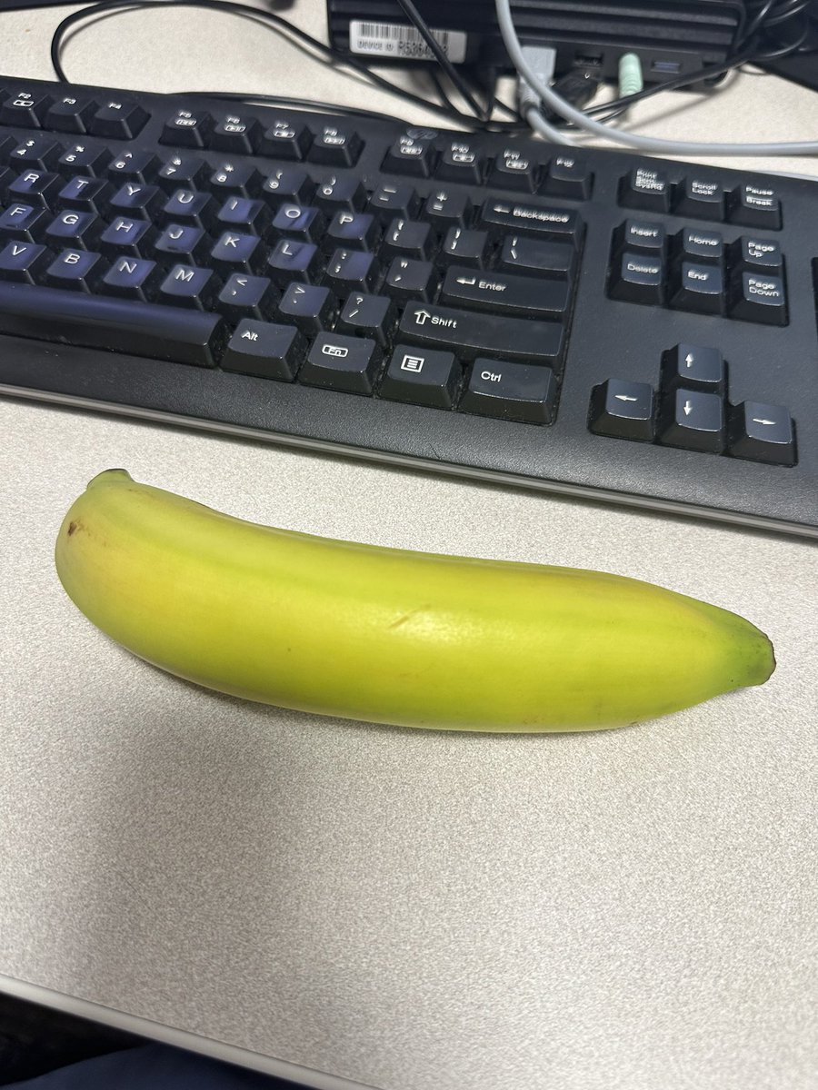 kylalaraMD's tweet image. A friend asked if I wanted something downstairs- I asked for a greenish 🍌 bec they taste better &amp;amp; the #glycemicindex is ⬇️ vs a ripened 🍌.  Now I’m debating w @GalTsaban in the echo lab about why &amp;amp; he finally believed me after asking #chatgpt. Who also prefers a greenish 🍌?