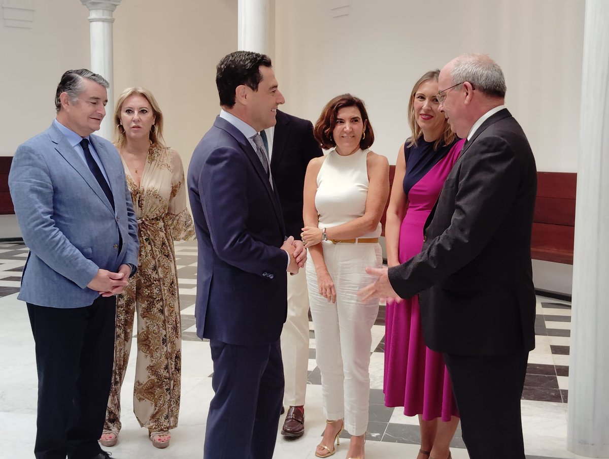 Cámaras Andalucía (@ccandalucia) on Twitter photo ➡️El presidente de <a href="/CCAndalucia/">Cámaras Andalucía</a> <a href="/jsanchezcec/">Javier Sánchez Rojas</a> traslada al presidente <a href="/AndaluciaJunta/">Junta de Andalucía</a> <a href="/JuanMa_Moreno/">Juanma Moreno</a> toda la extensa e importante labor cameral en favor de las empresas y el crecimiento económico
➡️También su agradecimiento por el apoyo recibido para profundizar en la cooperación ➡️El presidente de <a href="/CCAndalucia/">Cámaras Andalucía</a> <a href="/jsanchezcec/">Javier Sánchez Rojas</a> traslada al presidente <a href="/AndaluciaJunta/">Junta de Andalucía</a> <a href="/JuanMa_Moreno/">Juanma Moreno</a> toda la extensa e importante labor cameral en favor de las empresas y el crecimiento económico
➡️También su agradecimiento por el apoyo recibido para profundizar en la cooperación