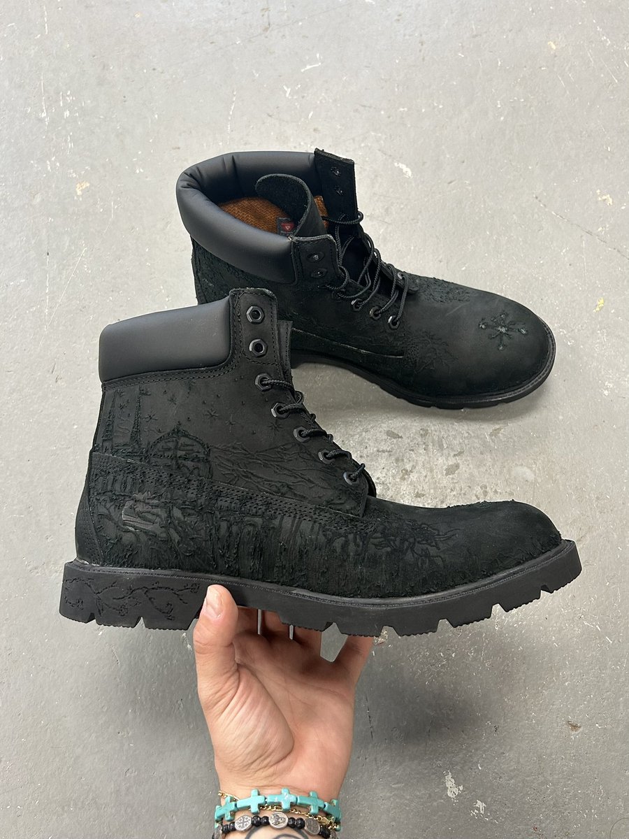 Abyss boots